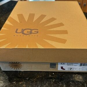 UGG Classic Short Sparkles Ruby